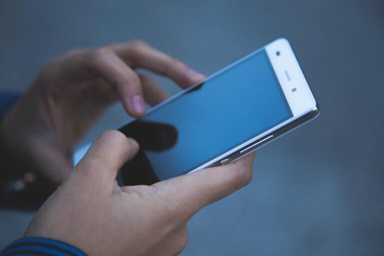 Augen gesund halten im digitalen Alltag: 5 wirksame Tipps gegen Bildschirmmüdigkeit Augen gesund halten im digitalen Alltag